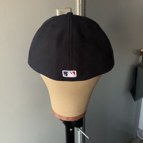 New Era CLEVELAND Indians 59Fifty Cap 7 3/4 - Picture 3 of 8